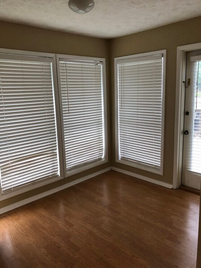 Foto del edificio - 302 Park Ridge Cir