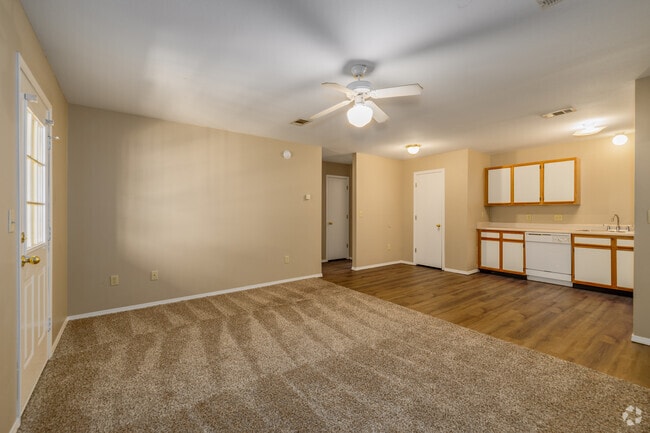 2BR, 2BA - 925SF - Living Room - Crestwood Apartments