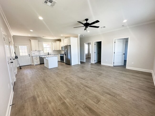 Building Photo - 3 bedroom 2 bath New Construction home loc...
