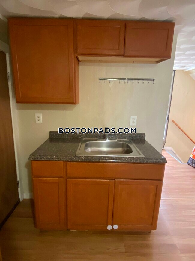 Building Photo - 341 Centre St