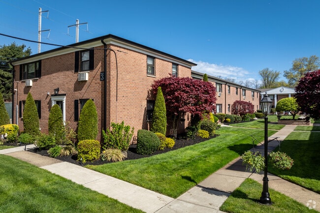 Building Photo - Bridgeton Apartments