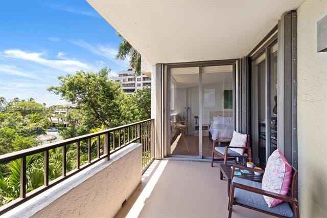 Foto del edificio - 161 Crandon Blvd