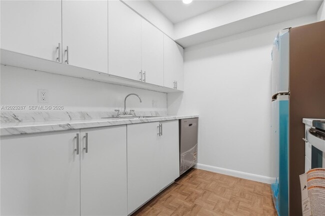 Building Photo - 301 SW 135th Ave