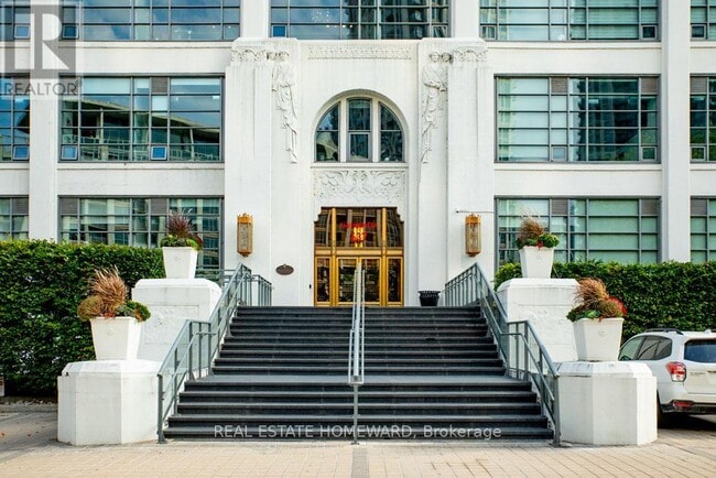 Building Photo - 637 Lake Shore Blvd W