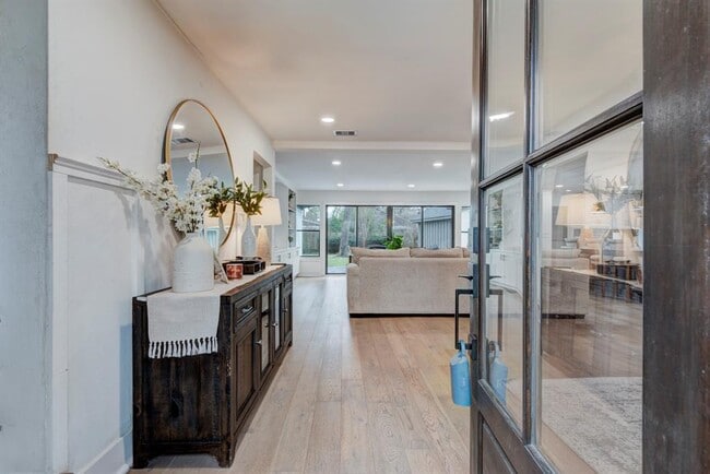 Building Photo - 10503 Metronome Dr