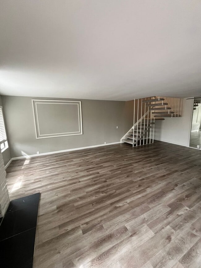 Building Photo - For Rent: 3 Bed, 2.5 Bath Townhome in University City
