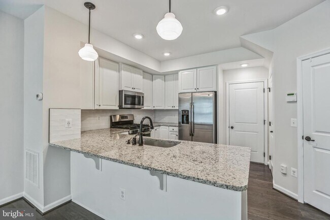 Foto del edificio - 7043 Darbey Knoll Dr