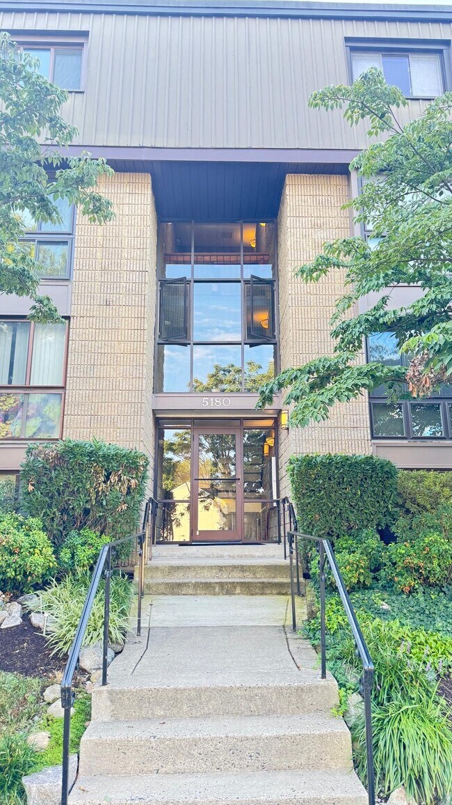 Building Photo - 5180 Maris Ave