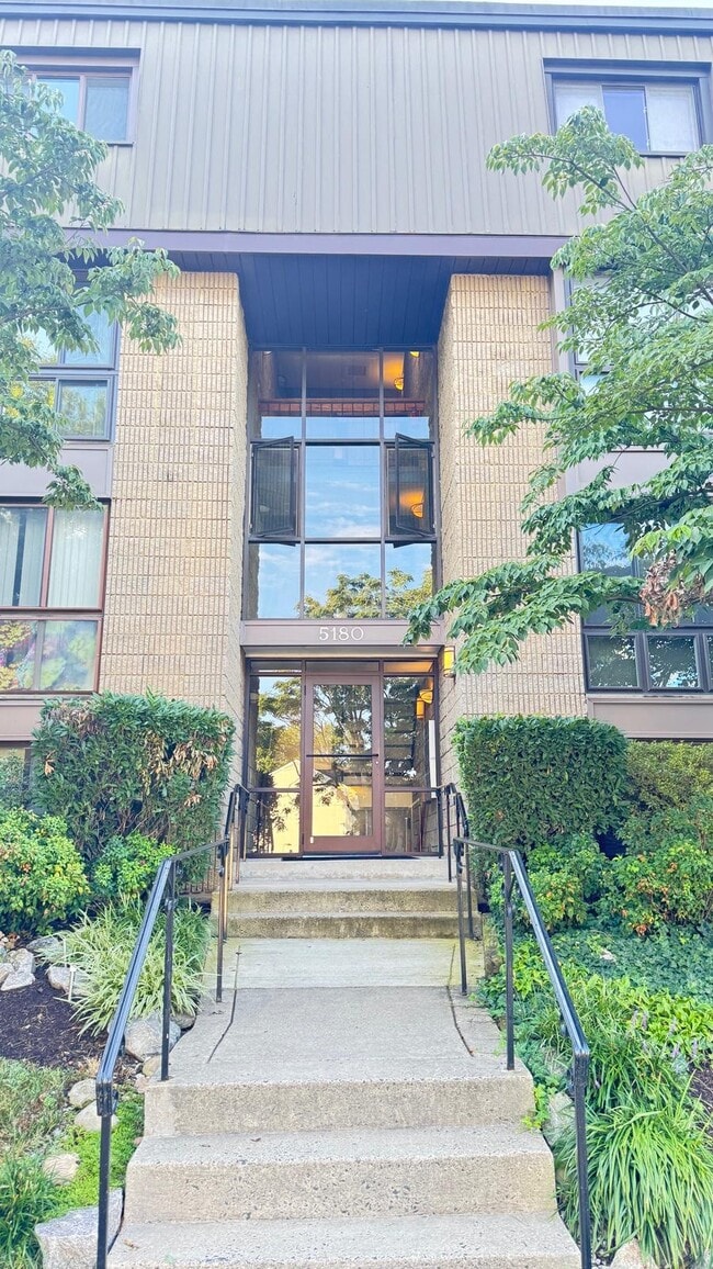 Building Photo - 5180 Maris Ave