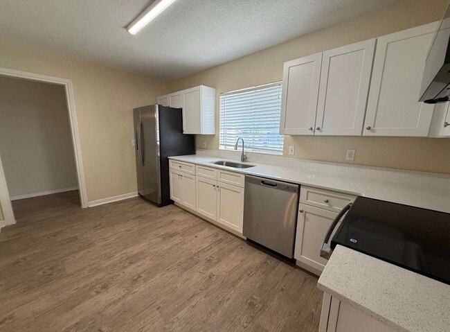 Building Photo - 3254 Little Sound Dr
