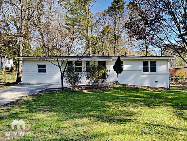 Building Photo - 682 Milford Dr SW