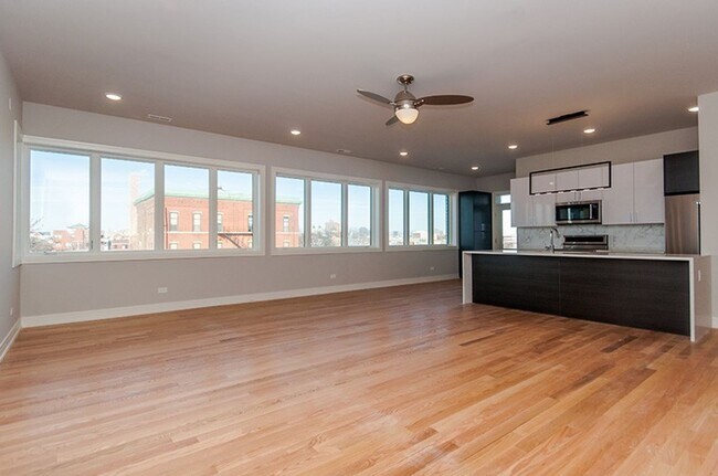 Foto del edificio - 1641 W Grand Ave