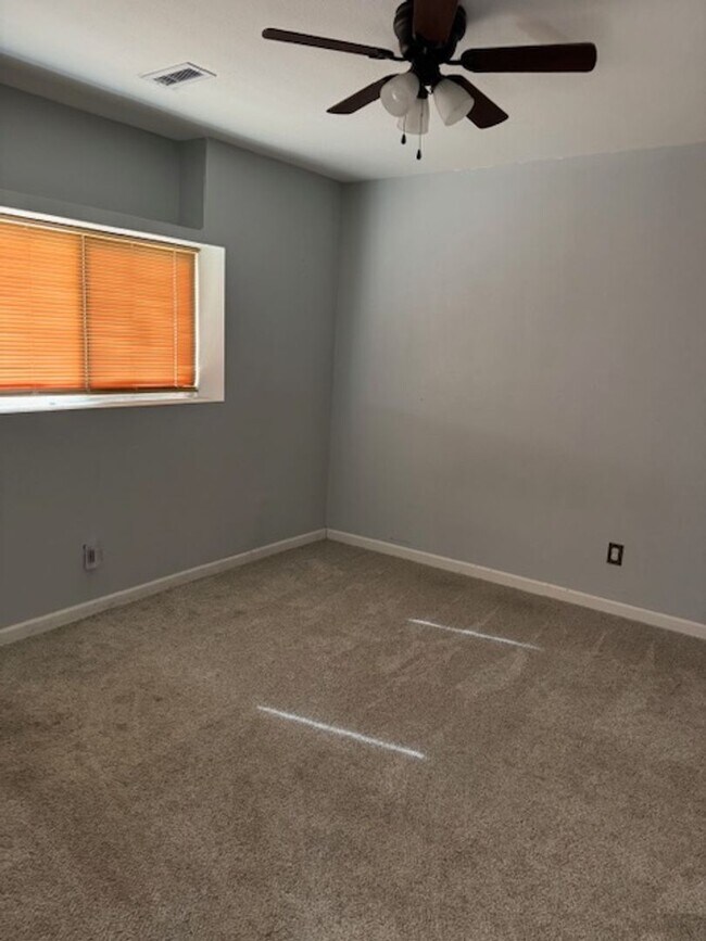 Foto del edificio - 829 E 3rd St