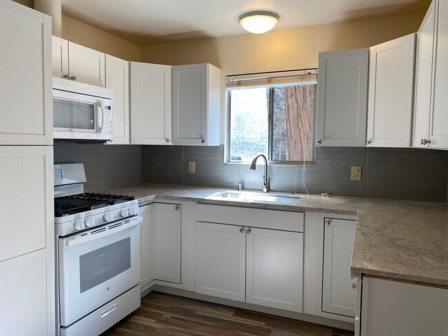 Building Photo - Just off the Beaten Path!!! Available Now!!