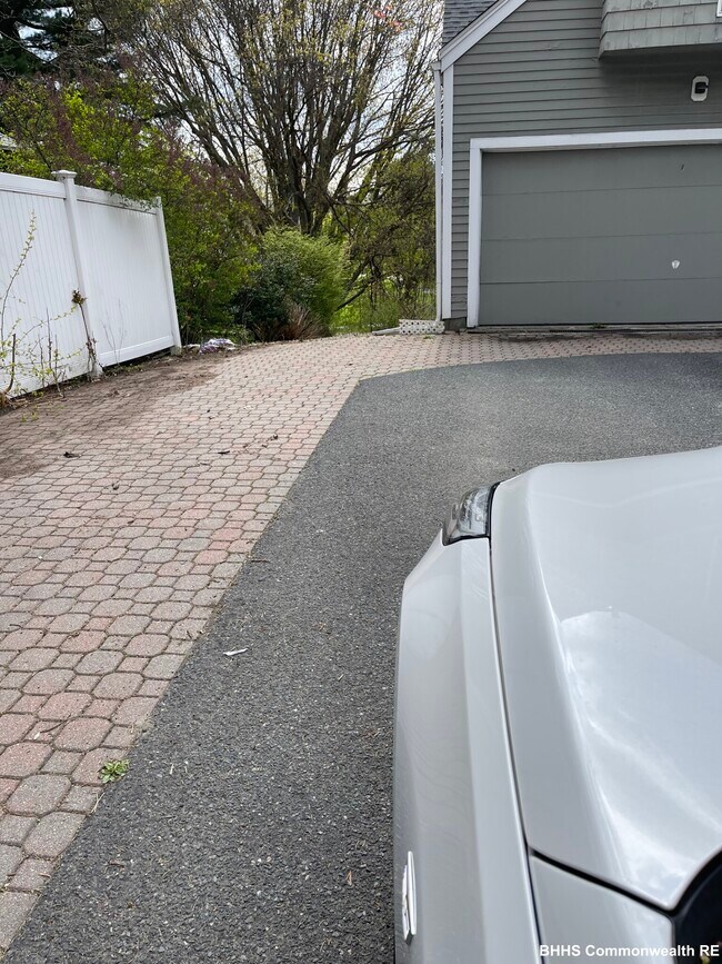 DRIVEWAY PARKING - 4 Blanchard Rd