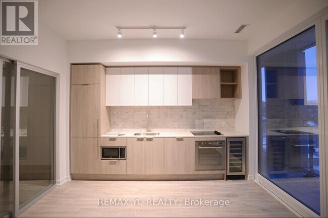 Building Photo - 2020 Bathurst St