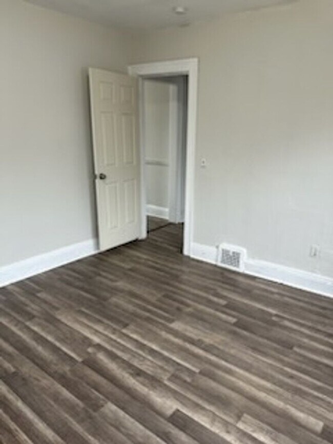 Building Photo - 3540 E. 146th St.