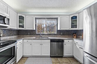 Building Photo - 1611 Cabot Ln