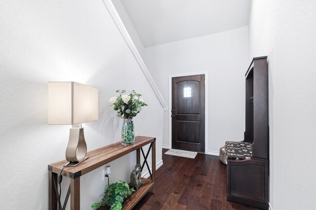 Building Photo - 5602 Chestnut Xing