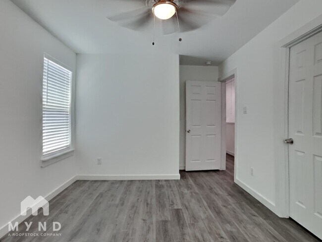 Foto del edificio - 7629 Sundown Dr