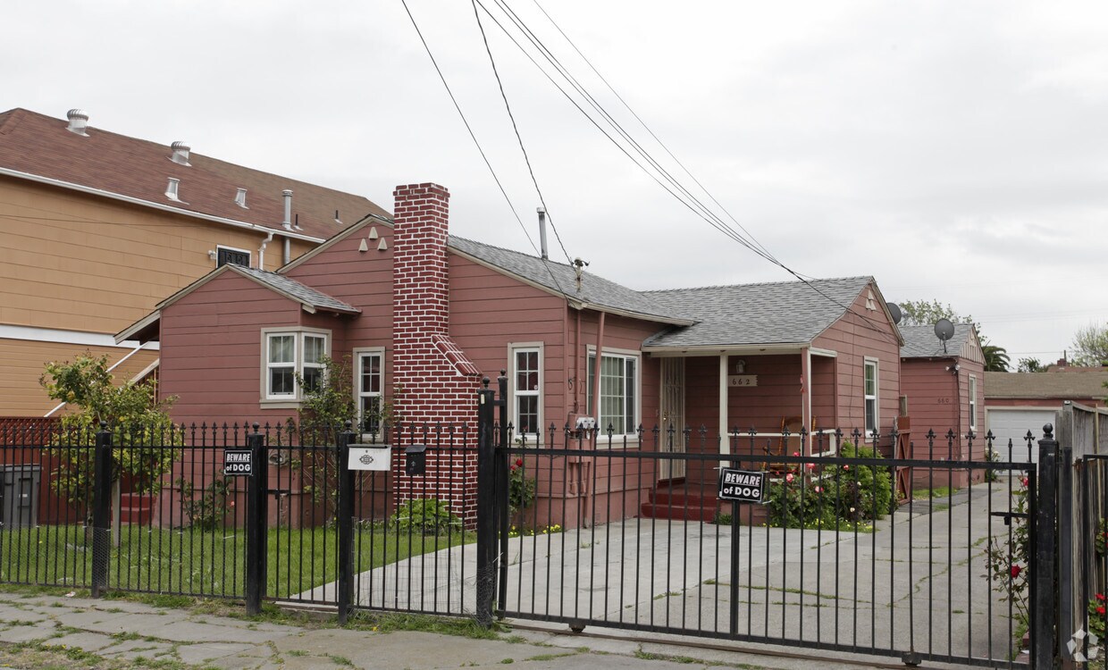 Primary Photo - 660-662 S Elmhurst Ave