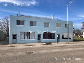 Building Photo - 425 S Main St