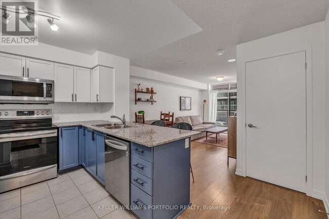 Building Photo - 812 Lansdowne Ave