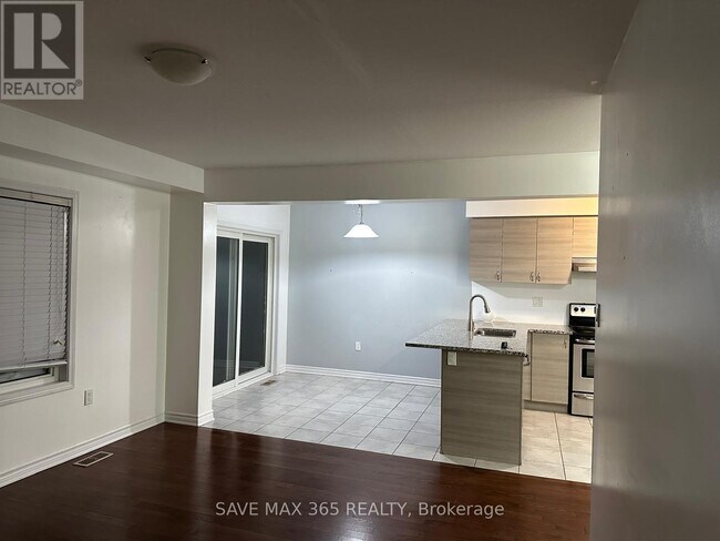 Building Photo - 270 Grovehill Cres