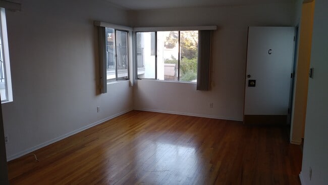 living room - 938 15th St