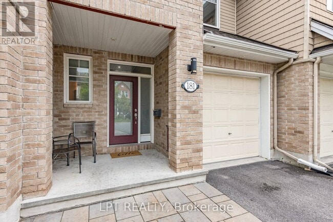 Building Photo - 181 Manorwood Cres