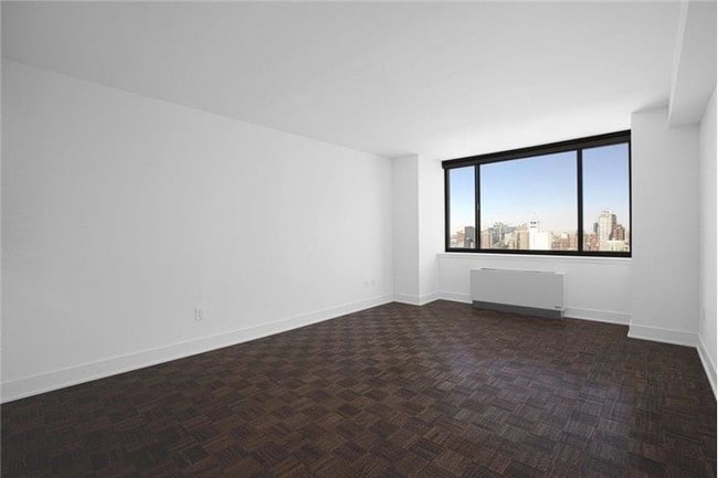 Building Photo - 420 W 42nd St