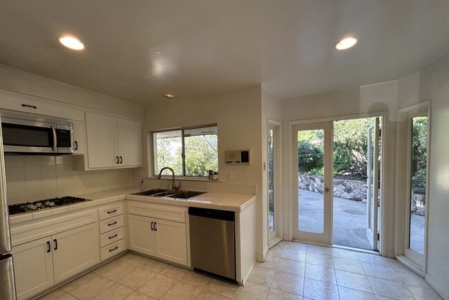 Kitchen - 17218 Escalon Dr