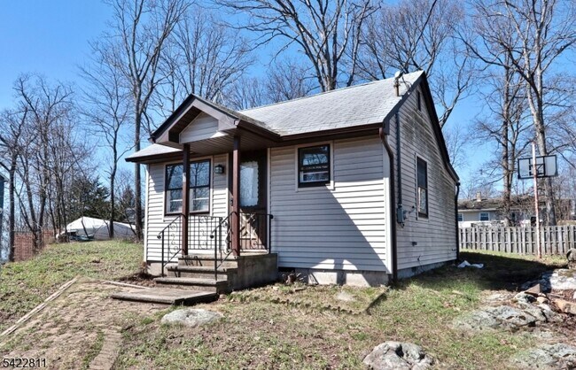 Building Photo - 63 Iowa Ave