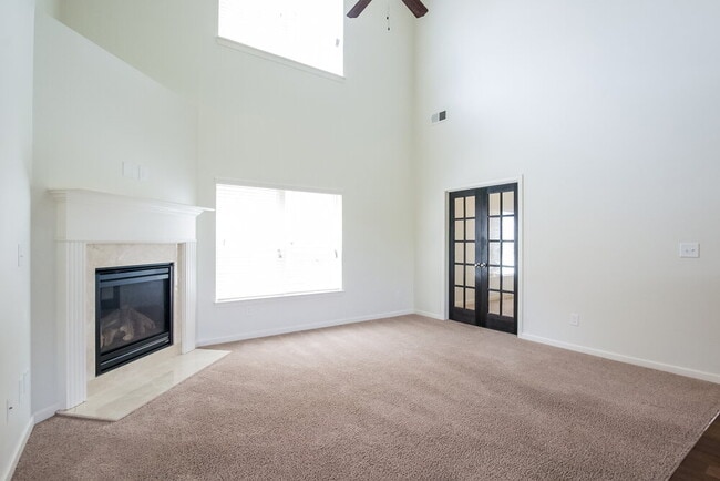 Building Photo - 185 Stillwood Dr