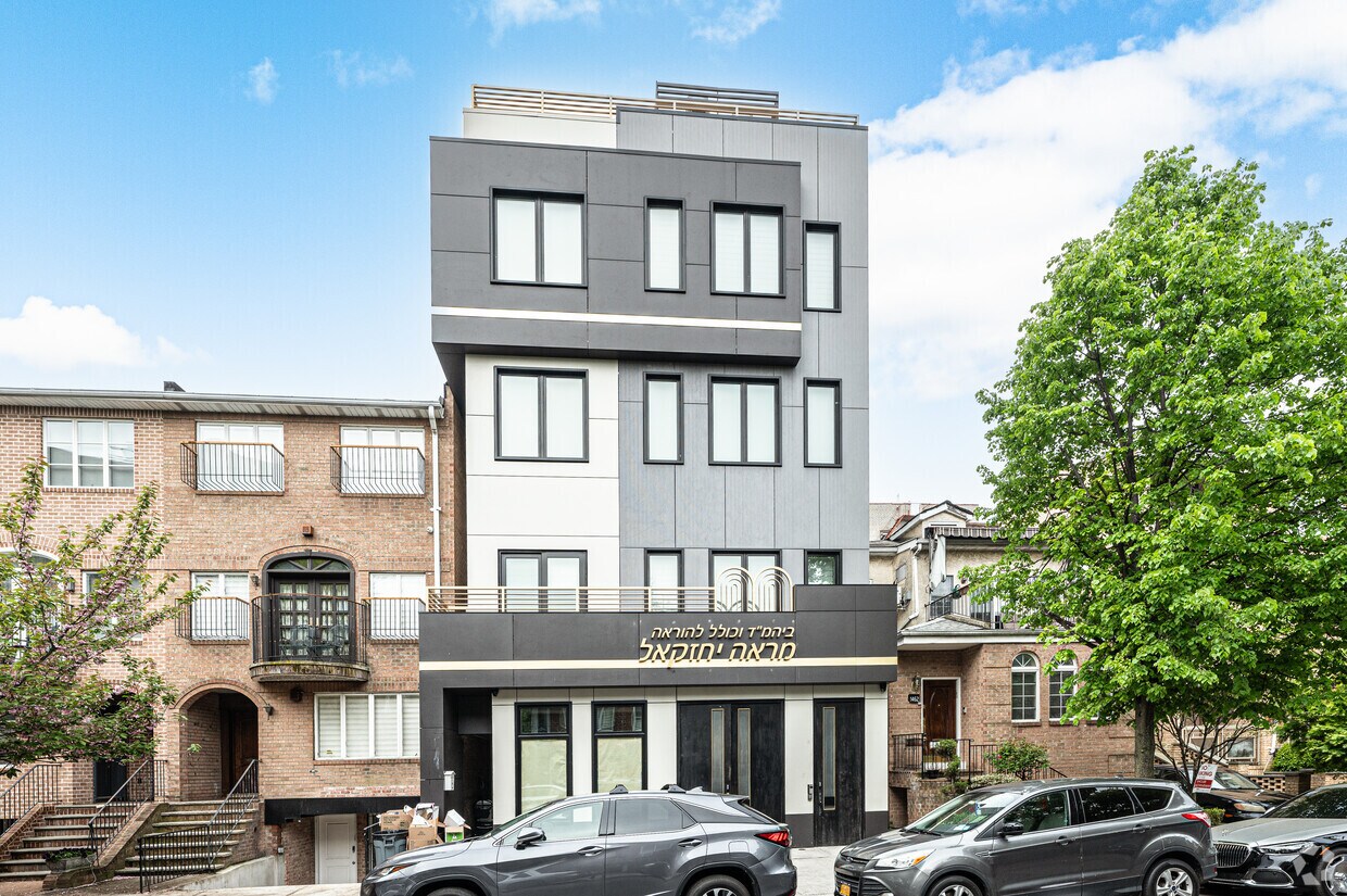 Building Photo - 1466 54th St