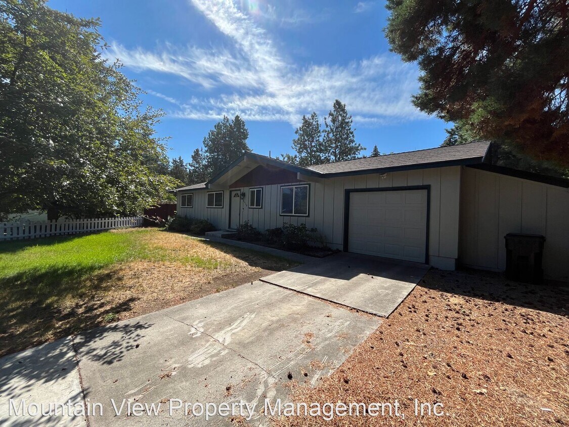 3 br, 2 bath House 2039 NE Pheasant Ct House Rental in Bend, OR