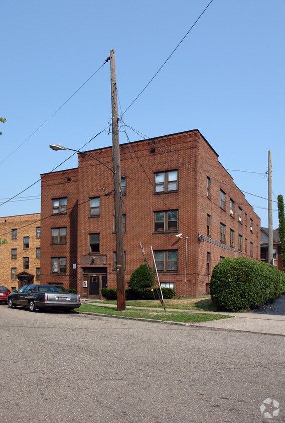 Foto principal - 421 11th St NW