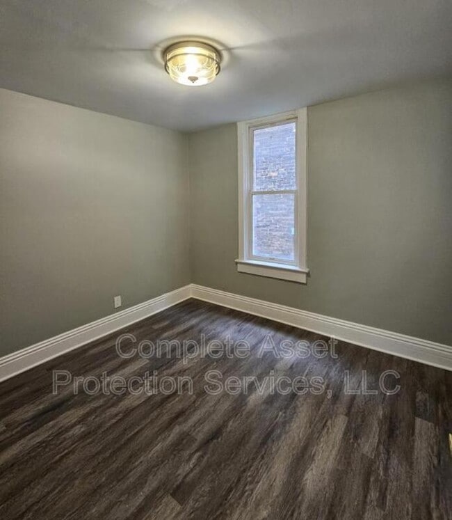 Building Photo - 917 W 144th St