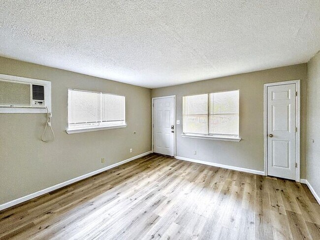 Foto del edificio - 6108 Welworth Ave