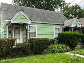 Building Photo - 1306 N Chester Ave