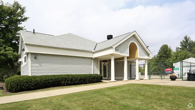 Hunters Hollow - Hunters Hollow Apartments