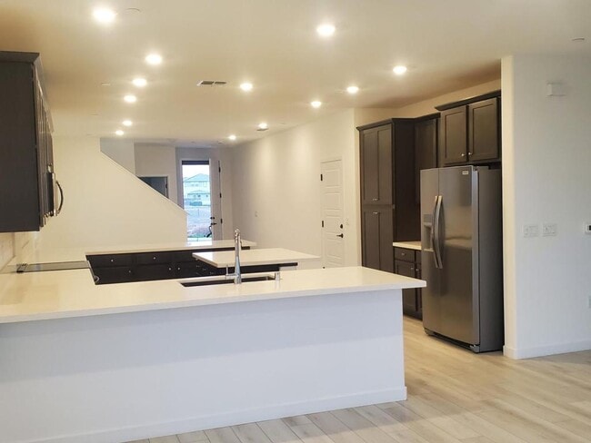 Foto del edificio - 5361 Lopez Lk Wy