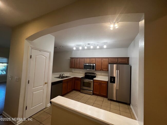 Building Photo - 1831 Biscayne Bay Cir