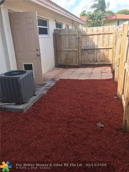 Foto del edificio - 1118 NE 16th St