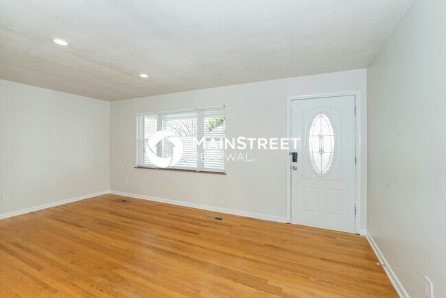 Foto del edificio - 4 Bedroom Pet-Friendly Home in KINGSTON, TN with Main Street Renewal