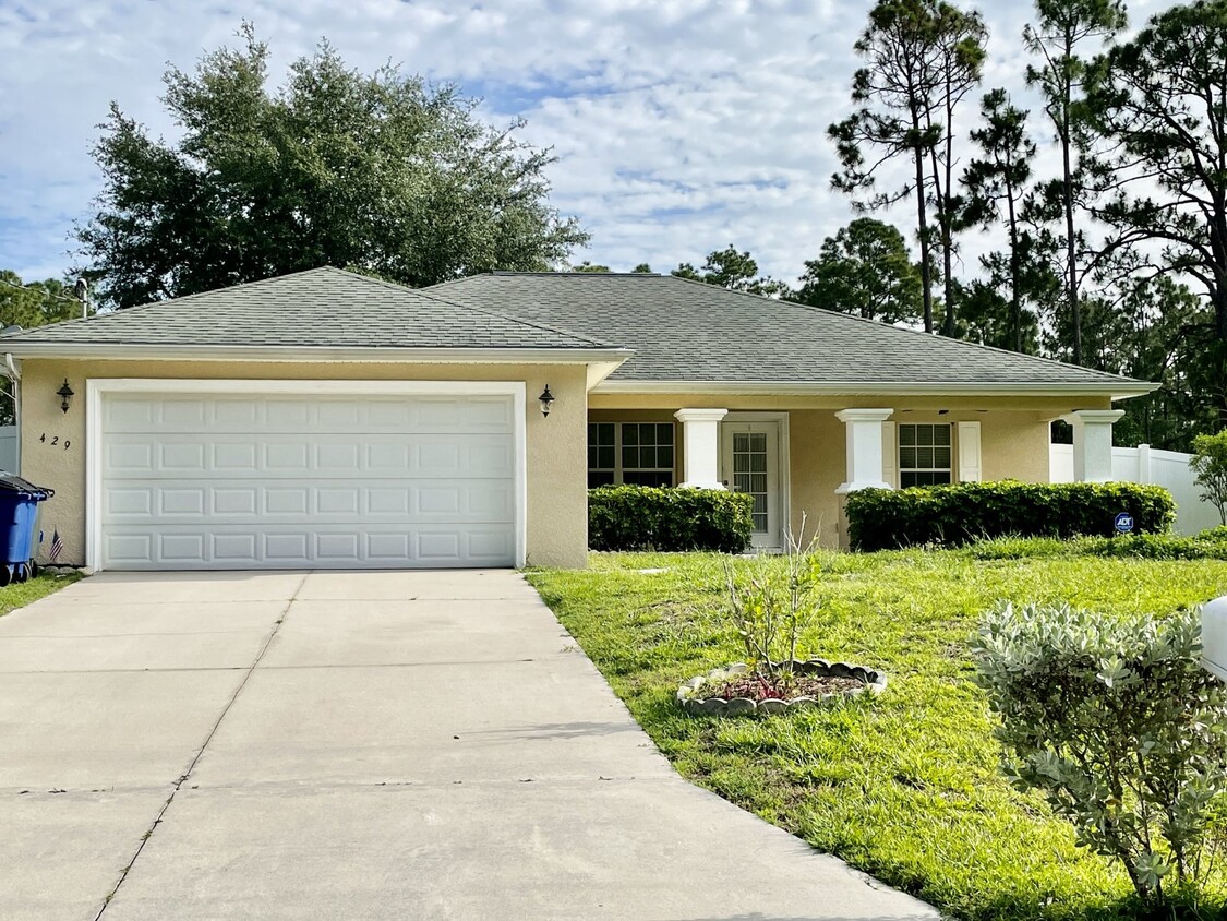 Foto principal - Lehigh Acres-NOW AVAILABLE **3 Bedroom/ 2 ...