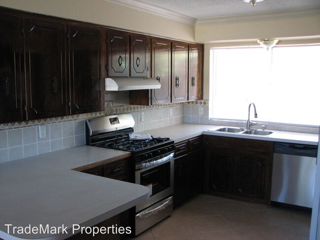 Building Photo - 3 br, 2 bath House - 412 Carothers