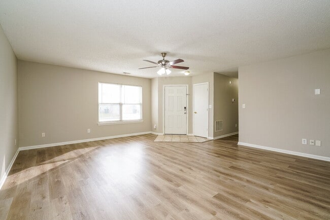 Foto del edificio - 8544 Sweet Birch Dr