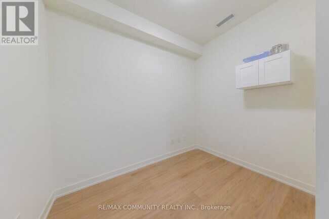 Building Photo - 10 Deerlick Ct