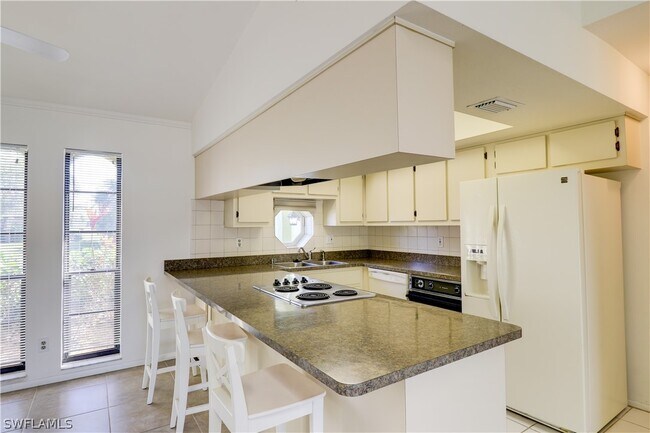 Building Photo - 5024 SW 11th Pl